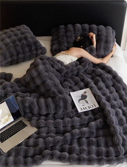 Polyester Carpet Rabbit Bubble Velvet Thickened Nap Blanket Quilt by Dropshipman