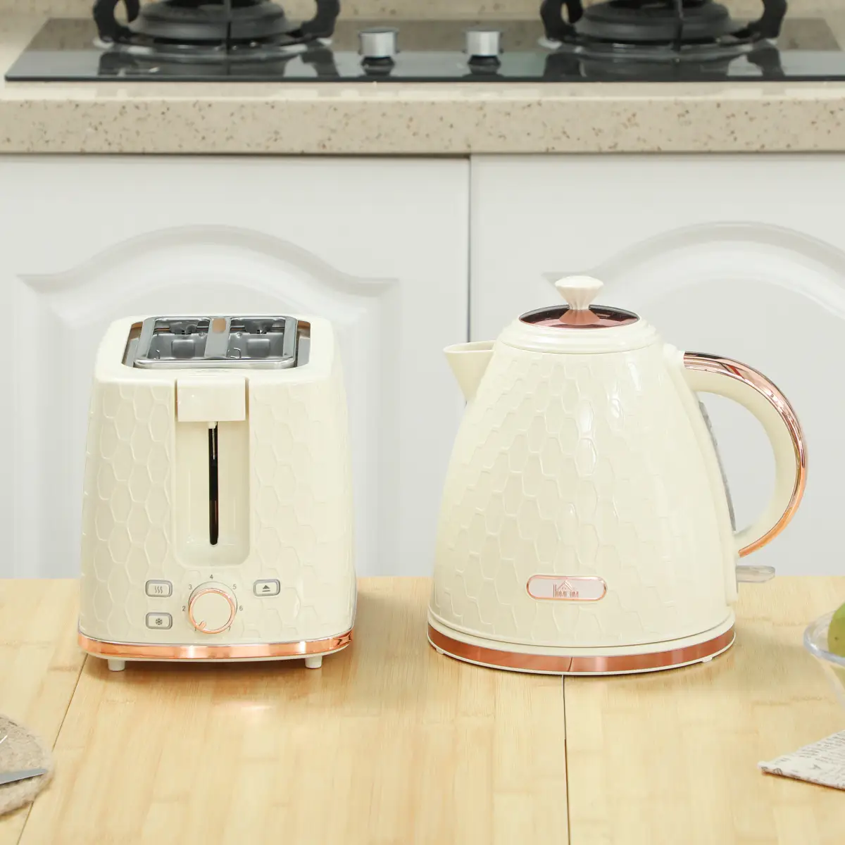 Kettle and Toaster Set by N/A