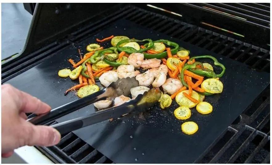 Vinsani Non-Stick BBQ Grill Mat (40 x 33 cm) – Universal Barbeque Baking Oven Liners Reusable and Dishwasher Safe Indoor Outdoor BBQ Cooking Mats for Charcoal Electric Gas Grill Kitchen Ovens – Black by Vinsani