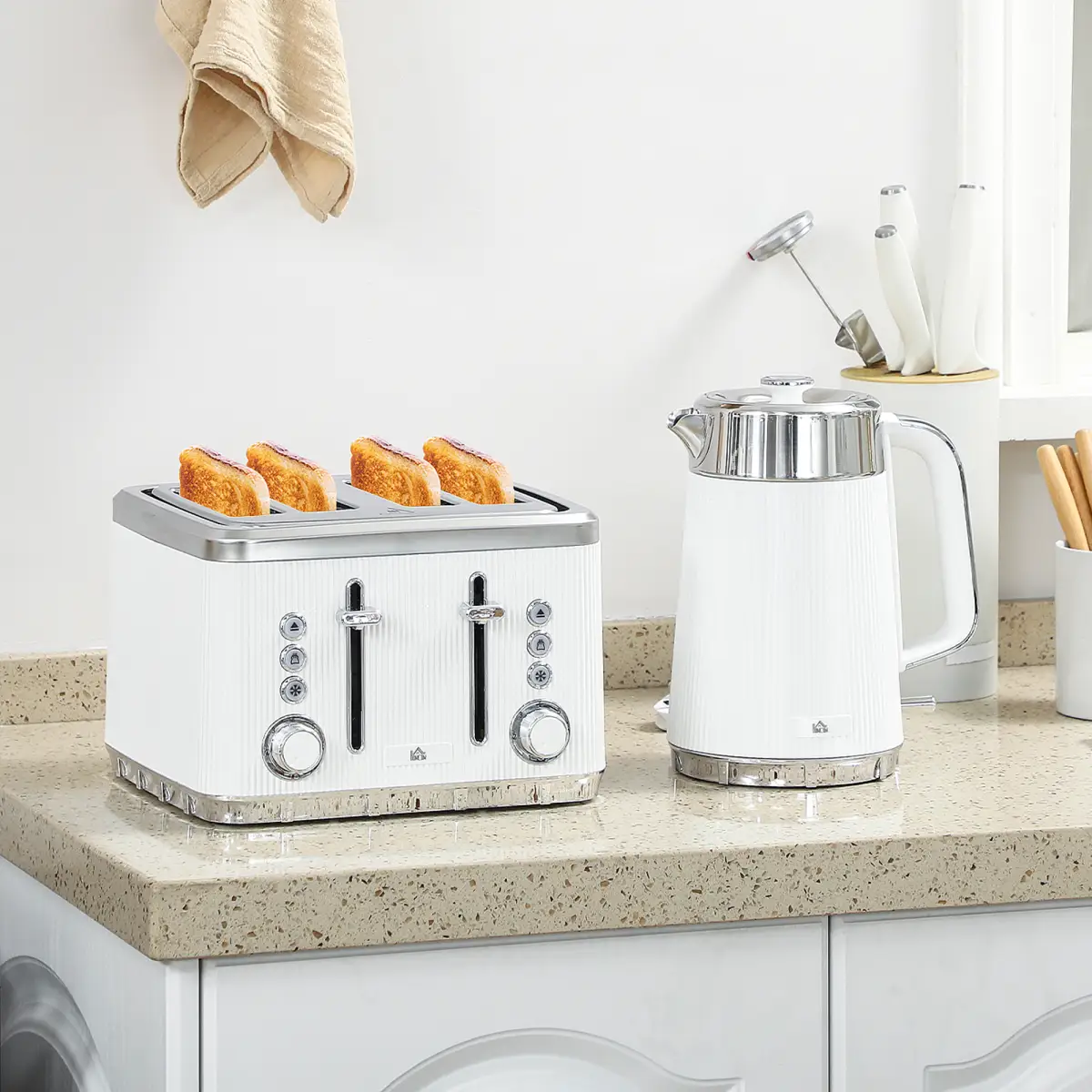 Kettle and Toaster Set by N/A