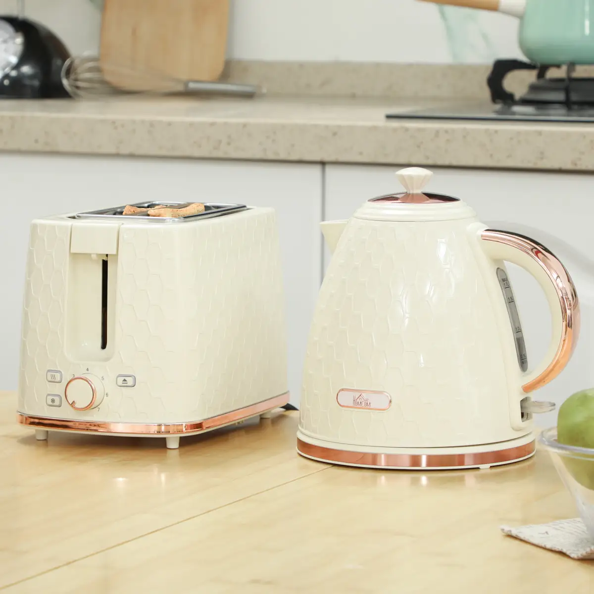 Kettle and Toaster Set by N/A