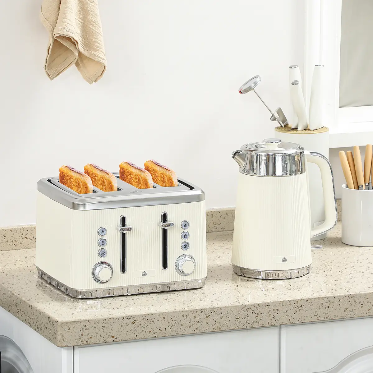 Kettle and Toaster Set by N/A